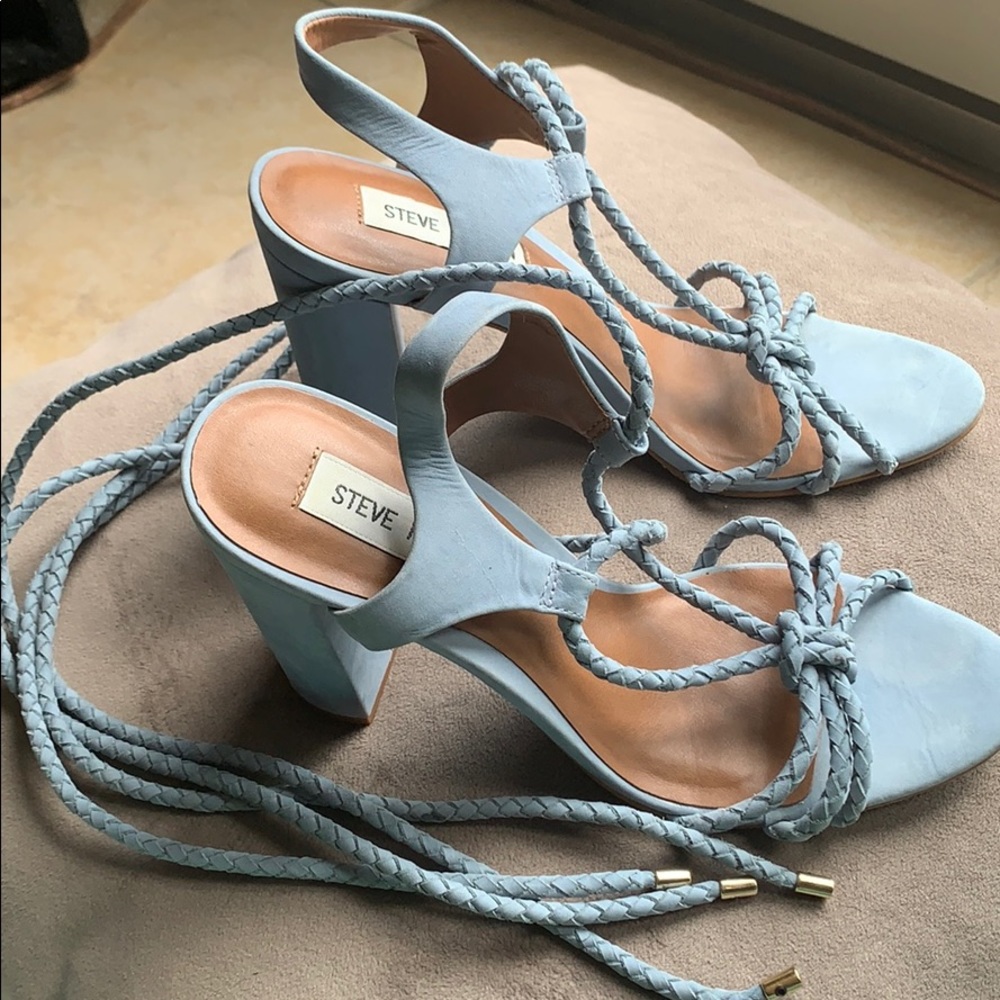 Light blues high heels.